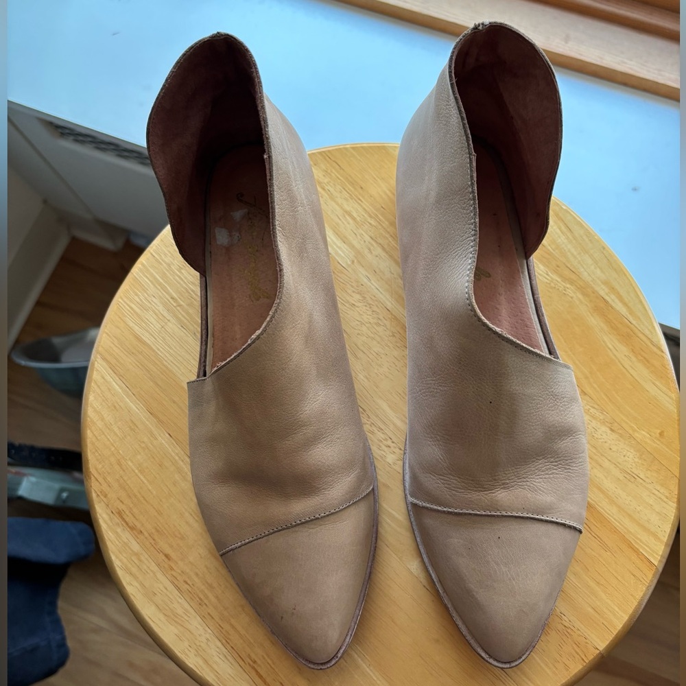 FREE PEOPLE leather boots size 8.5.